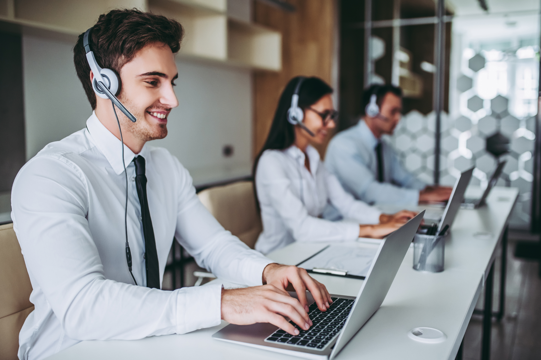 Call Center - Agentes trabajando